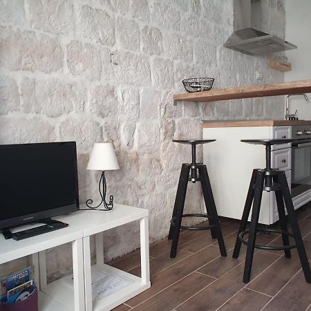 Apartments Kut Vis Ngoại thất bức ảnh