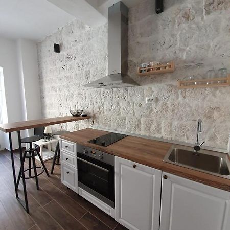 Apartments Kut Vis Ngoại thất bức ảnh