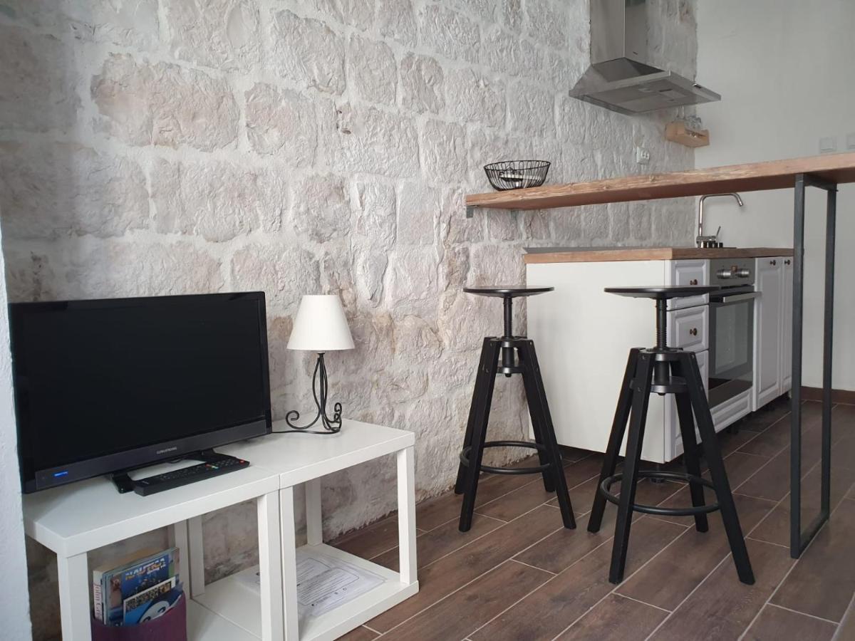 Apartments Kut Vis Ngoại thất bức ảnh