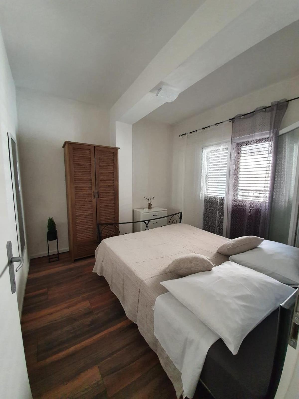 Apartments Kut Vis Phòng bức ảnh