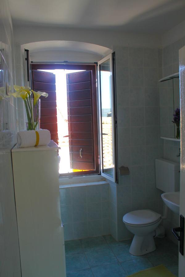 Apartments Kut Vis Ngoại thất bức ảnh
